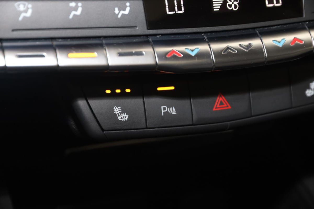 Used 2021 Cadillac XT4 Premium Luxury w/ LPO, Radiant Package AWD/4WD image 8