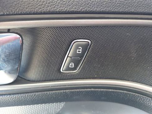 Used 2019 Ford Explorer XLT w/ Equipment Group 202A AWD/4WD image 45
