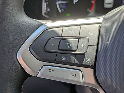 Used 2022 Volkswagen Taos SEL image 18