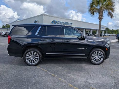 Used 2022 GMC Yukon Denali w/ Advanced Technology Package AWD/4WD image 5