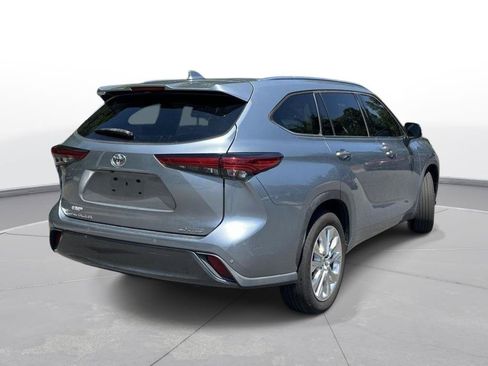 Used 2021 Toyota Highlander Limited FWD image 6