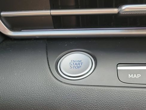 Used 2025 Hyundai Elantra SEL FWD image 31