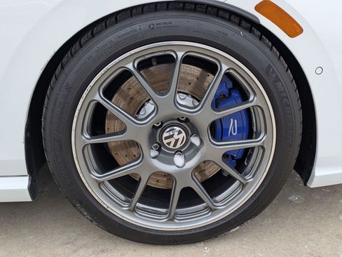 Used 2023 Volkswagen Golf R image 34