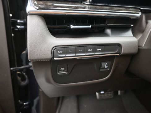 Used 2023 Cadillac Escalade ESV Premium Luxury image 13