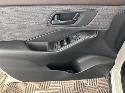 Used 2023 Nissan Rogue S AWD/4WD image 18