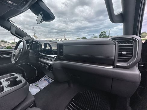 Used 2025 Chevrolet Silverado 1500 LT RWD image 28