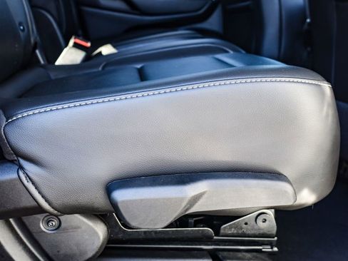 Used 2023 GMC Acadia SLT image 17