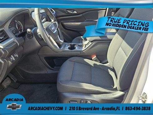 Used 2023 GMC Acadia SLE w/ Driver Convenience Package FWD image 5