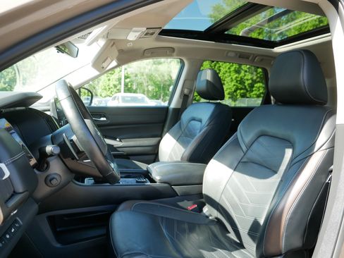 Certified 2023 Nissan Pathfinder Platinum AWD/4WD image 35