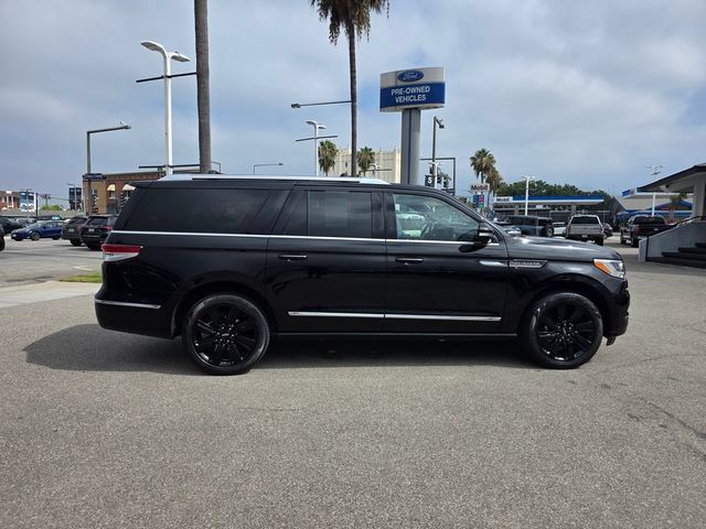 Used 2023 Lincoln Navigator L Reserve w/ Monochromatic Package AWD/4WD image 3