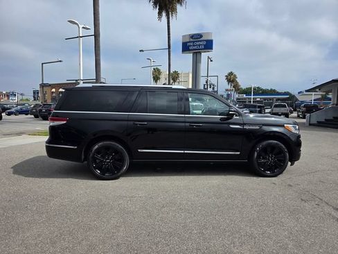 Used 2023 Lincoln Navigator L Reserve w/ Monochromatic Package AWD/4WD image 3