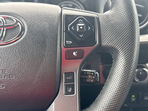 Used 2022 Toyota Tacoma TRD Off-Road w/ Technology Package AWD/4WD image 21
