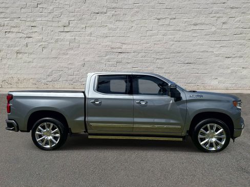 Used 2024 Chevrolet Silverado 1500 High Country w/ High Country Premium Package AWD/4WD image 6