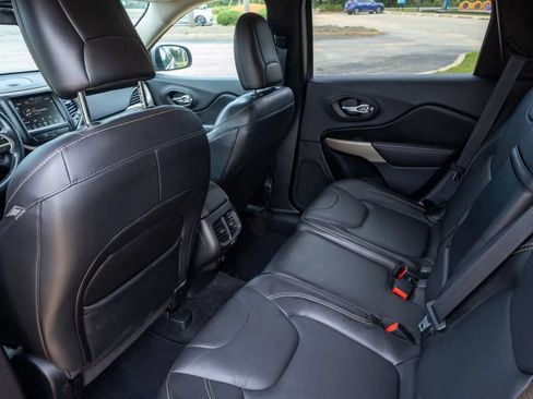 Used 2018 Jeep Cherokee Limited AWD/4WD image 5
