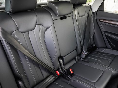 Certified 2024 Audi Q5 e Premium Plus image 20