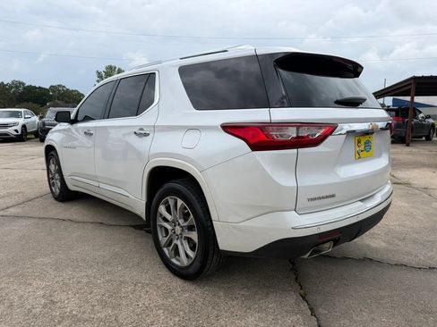 Used 2019 Chevrolet Traverse Premier w/ Driver Confidence II Package FWD image 3