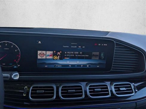 Used 2025 Mercedes-Benz GLS 580 4MATIC image 18
