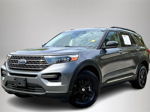 Used 2021 Ford Explorer XLT image 3