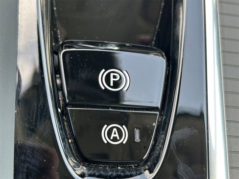 Used 2024 Volvo XC60 B5 Core image 20