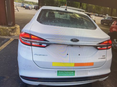 Used 2018 Ford Fusion SE w/ Equipment Group 602A image 12