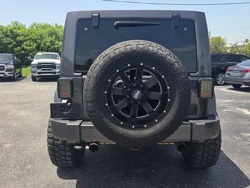 Used 2014 Jeep Wrangler Unlimited Sahara w/ Max Tow Package AWD/4WD image 4
