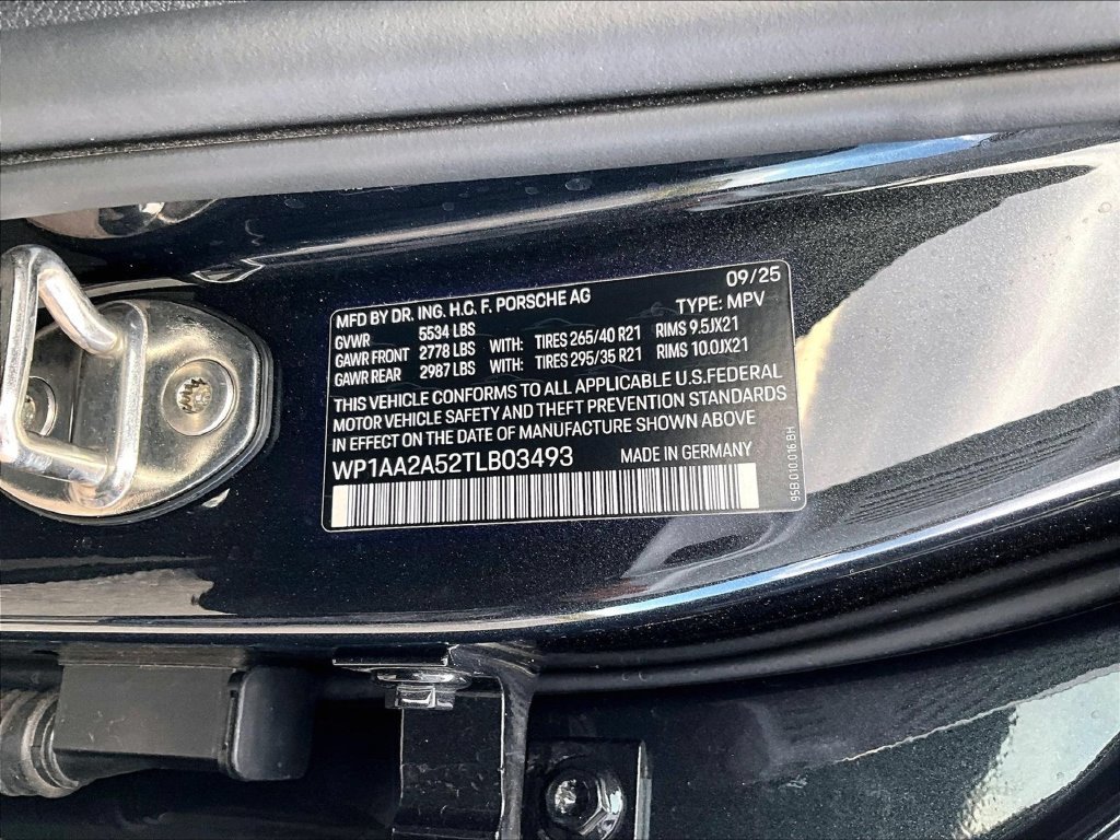 Certified 2026 Porsche Macan AWD/4WD image 26