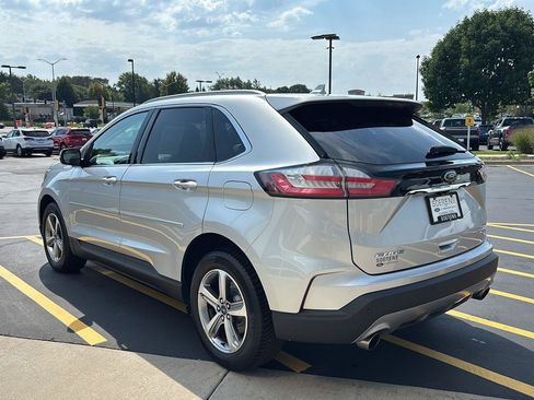 Used 2019 Ford Edge Titanium w/ Cold Weather Package AWD/4WD image 8
