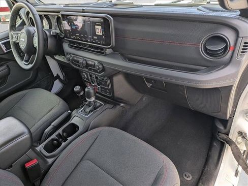 Used 2025 Jeep Wrangler Unlimited Rubicon image 21