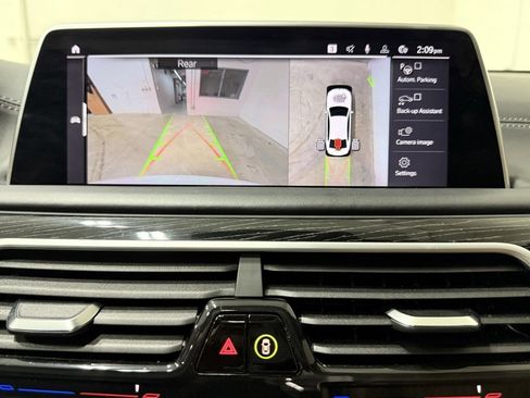 Used 2022 BMW 750i xDrive w/ Luxury Rear Seating Package image 23