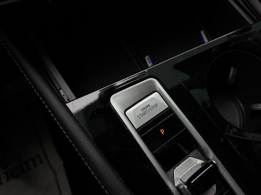 Used 2024 Volkswagen Atlas SE w/ Panoramic Sunroof Package FWD image 18