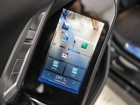 Used 2026 BMW 750e xDrive w/ Executive Package image 21