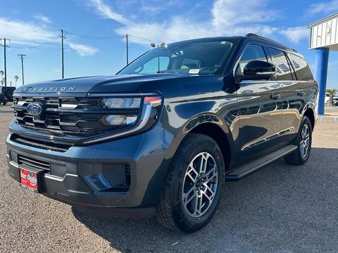 New 2026 Ford Expedition Active image 3