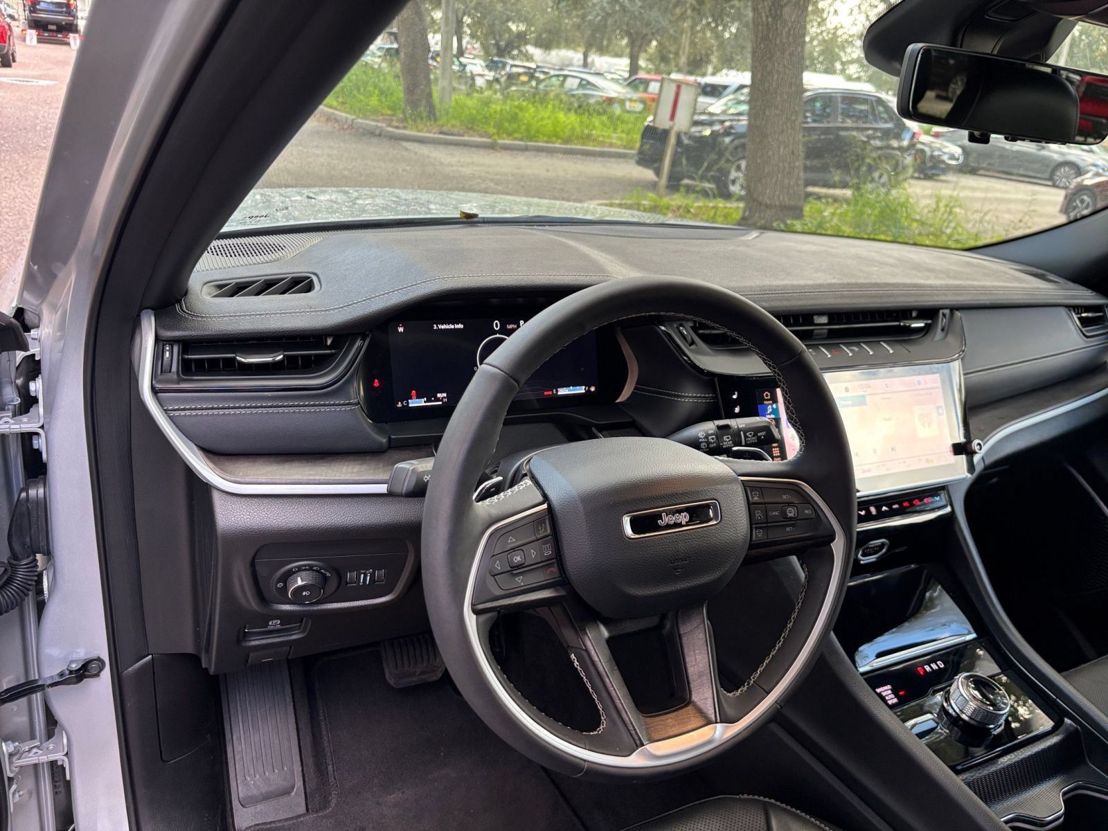 Used 2026 Jeep Grand Cherokee Limited AWD/4WD image 36