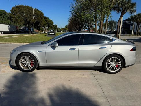 Used 2014 Tesla Model S P85D image 2