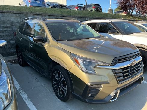 Used 2025 Subaru Ascent Touring w/ Popular Package #2 AWD/4WD image 4