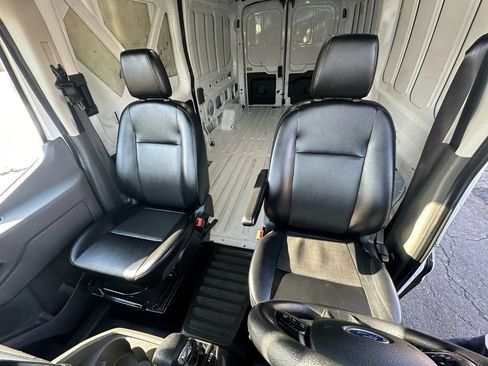 Used 2024 Ford Transit 250 Medium Roof w/LWB Van 3D image 14