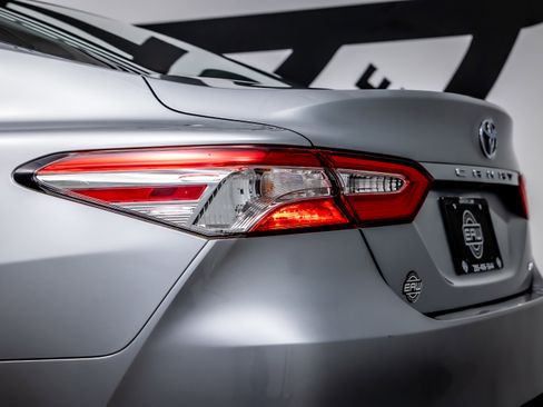 Used 2018 Toyota Camry LE image 12