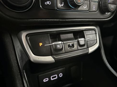 Used 2024 GMC Terrain SLE w/ Driver Convenience Package FWD image 20