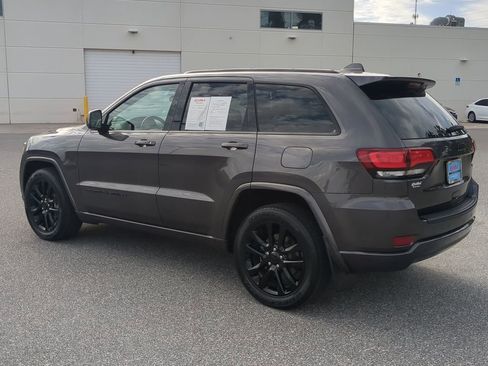 Used 2021 Jeep Grand Cherokee Laredo X image 15
