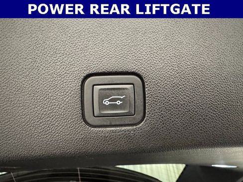 Used 2025 Cadillac XT6 Premium Luxury image 22