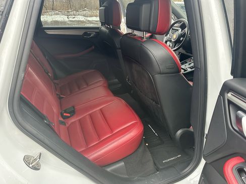 Used 2023 Porsche Macan S image 25