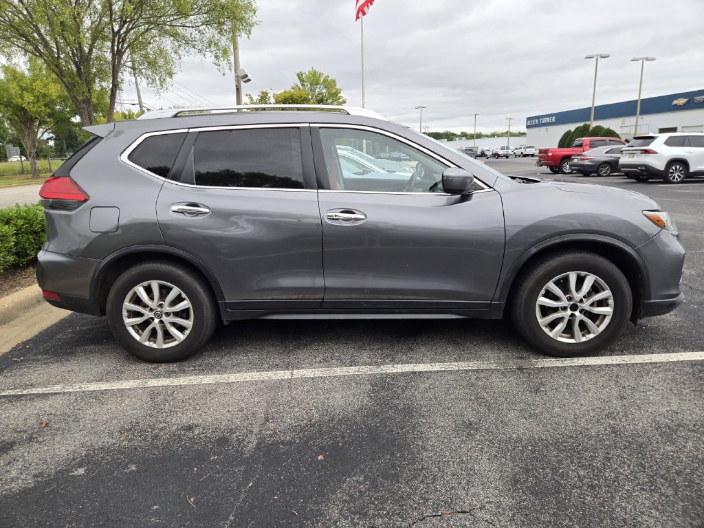 Used 2017 Nissan Rogue SV w/ Sun & Sound Touring Package FWD image 2