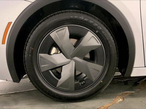 Used 2024 Toyota Prius LE image 9