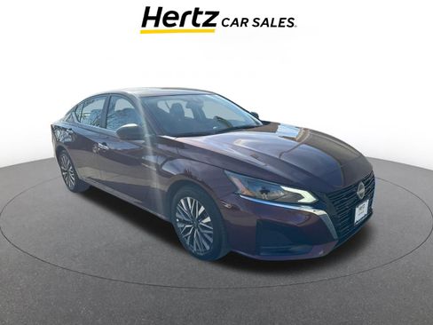 Used 2025 Nissan Altima 2.5 SV image 1