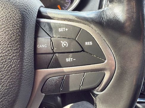 Used 2020 Jeep Grand Cherokee Limited AWD/4WD image 11