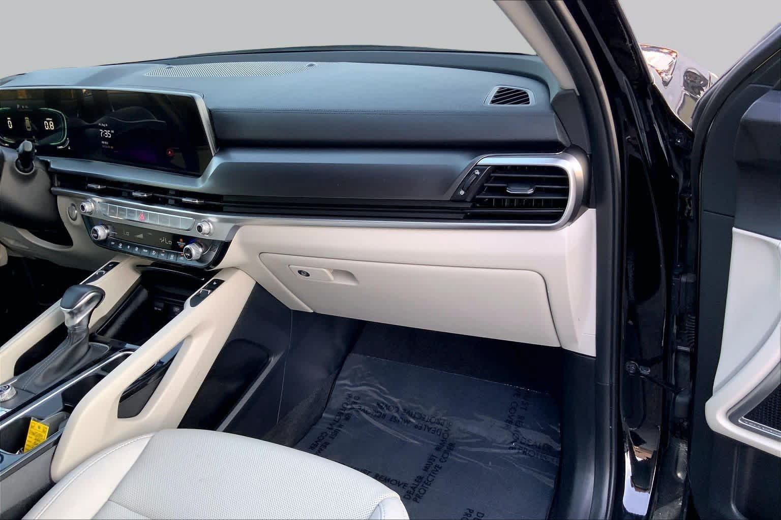 Used 2025 Kia Telluride S FWD image 15
