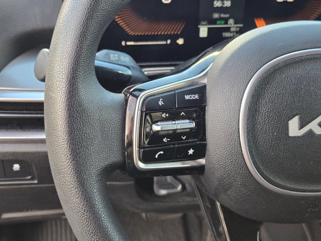 Used 2025 Kia Sorento LX FWD image 25