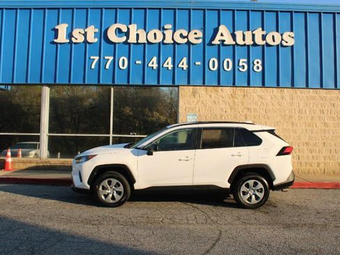 Used 2020 Toyota RAV4 LE FWD image 8