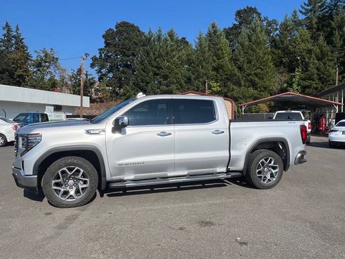 Used 2022 GMC Sierra 1500 SLT w/ SLT Premium Plus Package AWD/4WD image 5