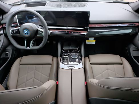 New 2027 BMW i5 M60 w/ M Sport Package AWD/4WD image 34